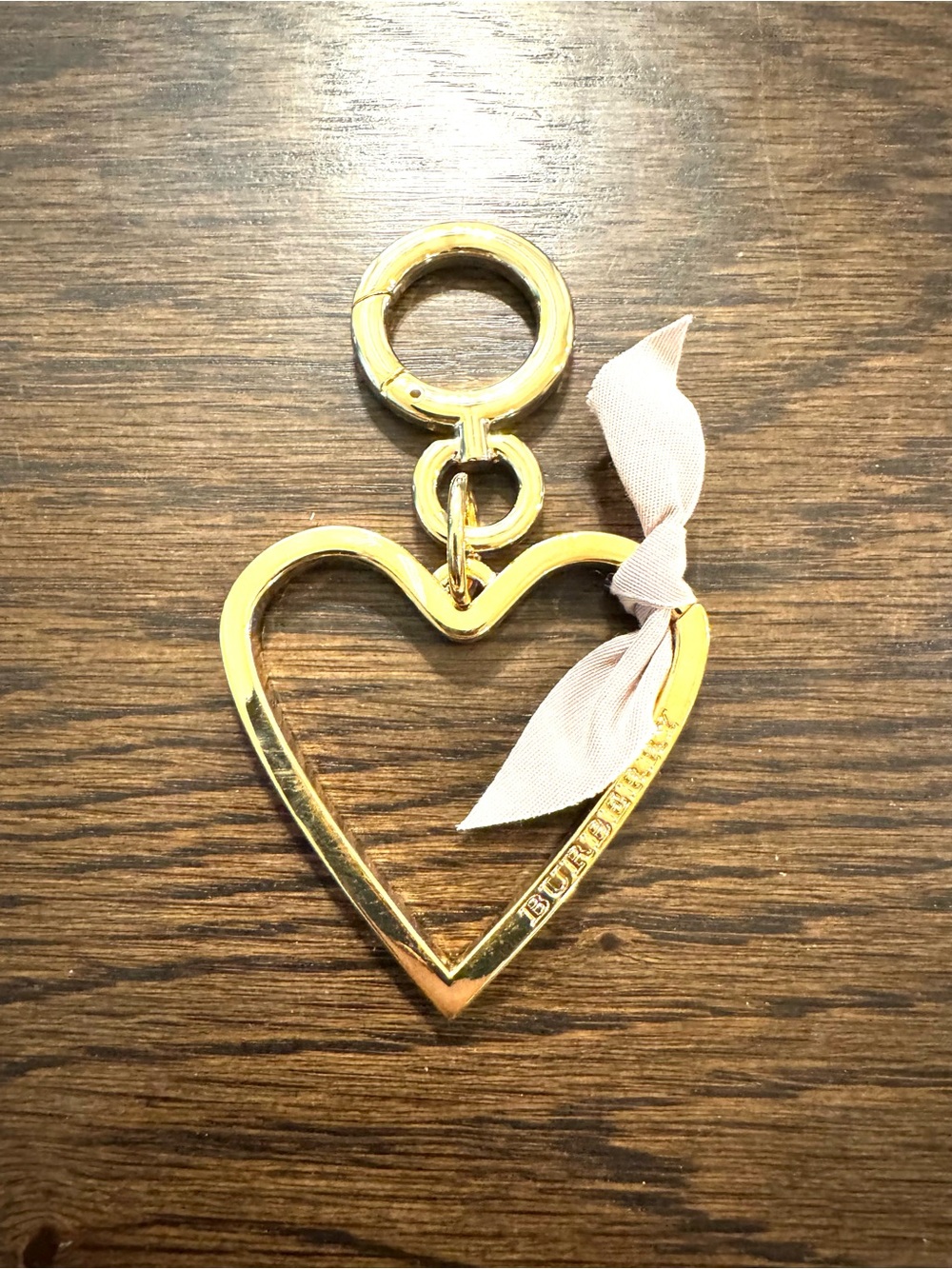 NWT - Burberry Gold Open Heart Keyring or bag charm with Pink Bow - Picture 3 of 9